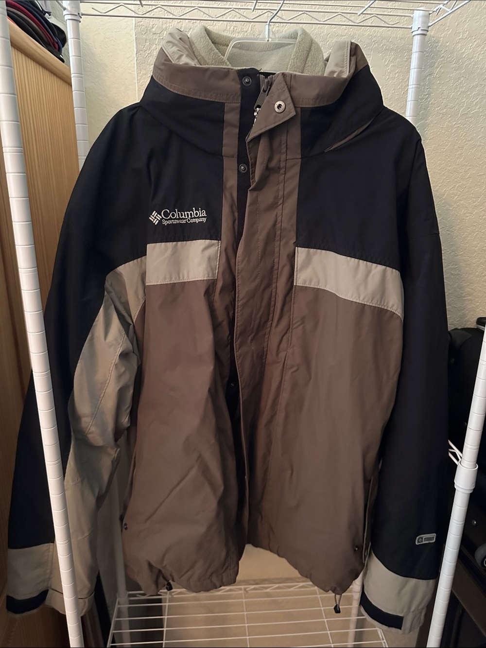 Vintage 2000’s Columbia Men’s Brown, Black & Tan Waterproof Rain Jacket